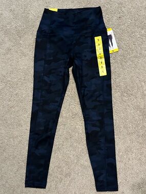 NWT Woman’s Danskin Black and Navy Camo High-Waist Leggings Sz S